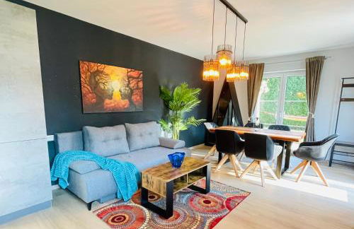 The Villa Toscana, a serene retreat in Center of Friedrichshafen City with lush green lawns, terrace & private garage- Lidl, Bakery walking distance- Bodenseecenter, Sportsbad 3 mins, Lake 7 mins - Foto 21