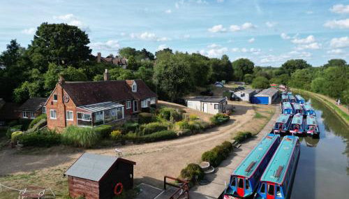 Waterside Cottage - Sleeps 11 on Grand Union Canal - Foto 1