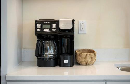 Modern Loft-Style Retreat Near Blenko Glass in Milton, WV - Foto 22