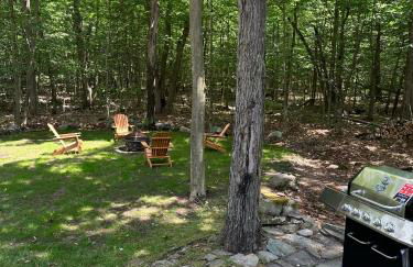 Pocono Hideout Family Home with Hot Tub Deck Sunroom Pool Big Bass Lake Larsen Lake Gouldsboro Clifton Township - Foto 53
