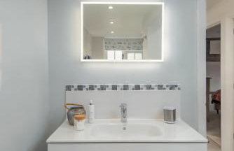 Stylish 2-bed 16th-century apartment in Petersfield town centre, - Foto 9