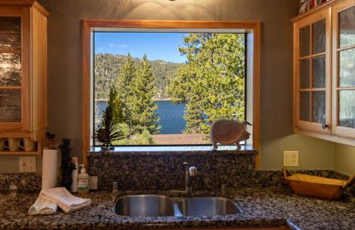 Ultimate Lakeview Lodge and ON THE LAKE! with a Hot-Tub! - Foto 23