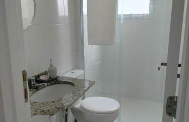 Apto 2 quartos com ar, piscina e varanda I 6 min praia Aruana - Foto 17