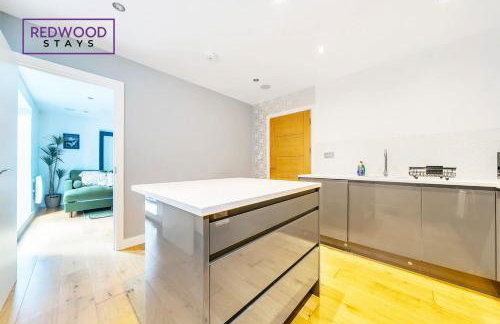 Quality Serviced Apartments in Camberley Town Centre, Free WiFi By Redwood Stays - Foto 21
