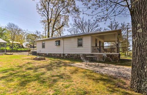 Charming Home with Porch Walk to Greers Ferry Lake! - Foto 25