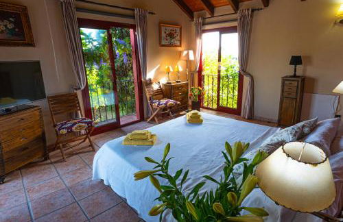 VILLA NABRISA MARBELLA, 5 BEDROOM, PRIVATE POOL, GARDEN, BBQ - Foto 2