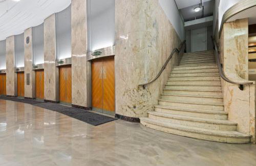 Indy Urban Nest - Sleeps 8 - Skywalk Access - Convention Center - Stadium - Foto 24