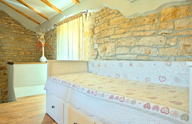 Perfect for Children, Garden With Pool, Playground and Walk in Whirlpool - Foto 17