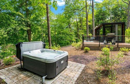 Modern Riverside Cabin w Hot Tub Fire Pit Kayaks - Foto 27