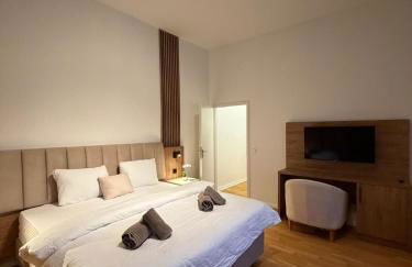 Jomi Stays - Kudamm - Foto 69