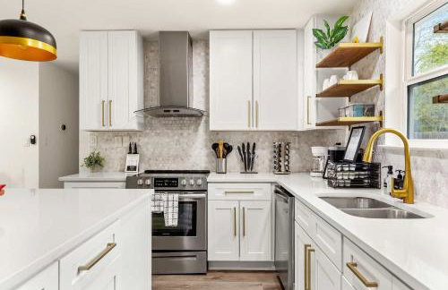 Manchaca 4 bedroom sleeps 10 Pool and Hot tub - Photo 27