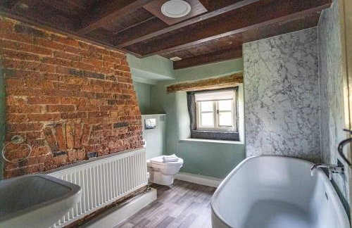 School House, cosy cottage for 12 with hot tub in the Peak District - Photo 41