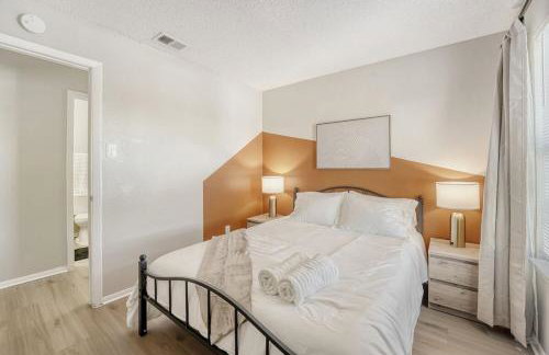 Modern City Getaway 2B - Sleeps 6 - Pool, Prkg - Foto 3