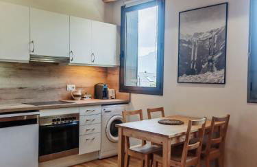 Chimenea y cocina moderna, encanto rústico con confort - Aüt 3 - Foto 26