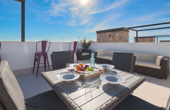 4 Bed Villa - Sleeps 8 - Pool - Garden - Parking - Foto 16