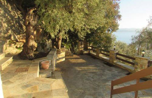 Το Σπιτι με την Σπηλιά - Foto 5