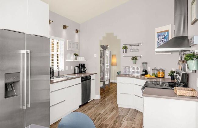 Spacious Home w Garden BBQ and Games at Golf Club - Photo 16