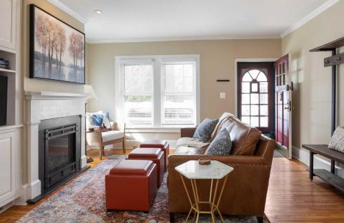 Brooke House In The Heart of Downtown with Patio! - Foto 4