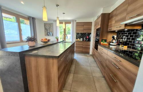 Chalet avec Jacuzzi, billard, jardin clos, proche Paradiski - Foto 4