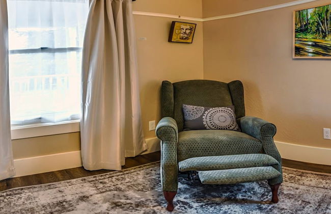 Redtail Suites ~ Entire Home ~ Sleeps 12 ~ Tesla Station - Foto 11