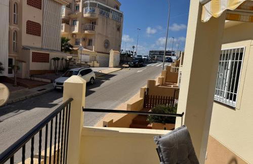 En perle med plass til voksne og familien, solfylt terrasse 5 min fra stranden - Foto 28