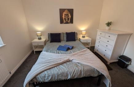 Large Modern House with Private Parking - Foto 86