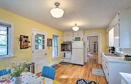 Bright Clear Lake Getaway, 4 Blocks to Downtown! - Foto 11