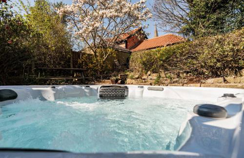 Historical Sherwood Forest Cottages - Sleeps 16 - Foto 1