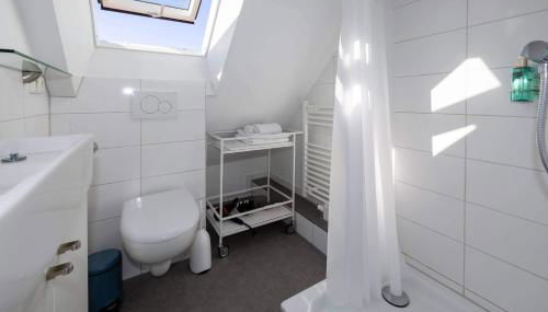 have-a-nice-Stay - helles Dachgeschoss, U-Bahn nach Hamburg 400m - Bäcker & Restaurants 500m - Lidl 800m - Zentrum 1,5km - Foto 5, Shower