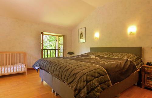 Spacious Farmhouse With Private Heated Pool in a Rustic Garden - Foto 40