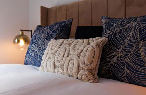 Flatzy - Prime City Apartment with Free Parking & Ping Pong Table - Foto 15