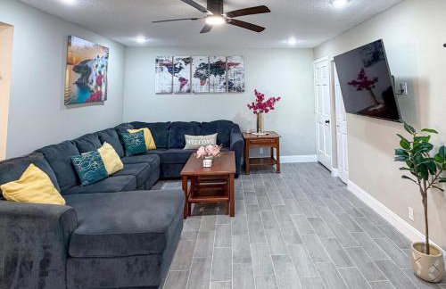 Jax 5BR Family Paradise -Hot Tub-Game Room-Patio- - Photo 2