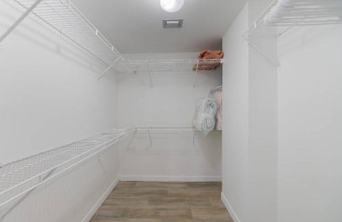 Luxury Beachfront Condo, Pool, Tennis Court, Sauna, Gym #locationenvy - Photo 14