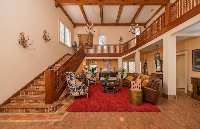 Pillars' Castle - Photo 21