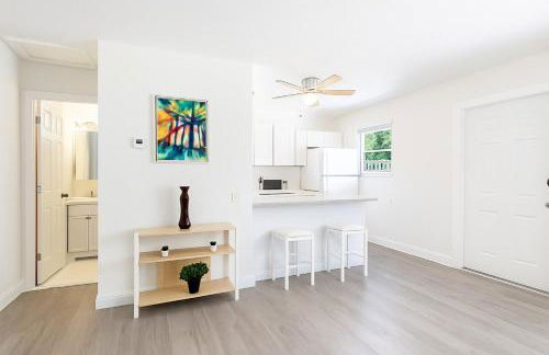 Modern 2BR Stay with Desk, Patio, BBQ, Free Parking - Foto 11