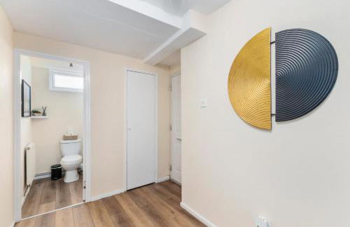 House - Sleeps up to 10 & Free Parking - Foto 10