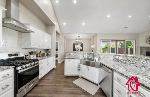 Fireside Oasis Retreat - An Irvie Home - Foto 23