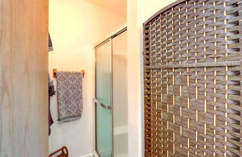 Near Hiking Trails Wooded Cabin in Lakeside! - Foto 20