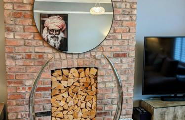 Robert Bolt House, Free Parking, 1 Minute to Metrolink - Photo 13