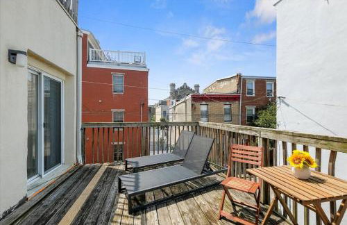 Cozy 1BR w Deck Near Rittenhouse - Foto 3