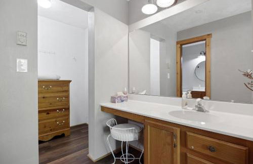 Charming Getaway l recently renovated l Hidden Valley l 4BR+3Bath l Hot Tub - Foto 17