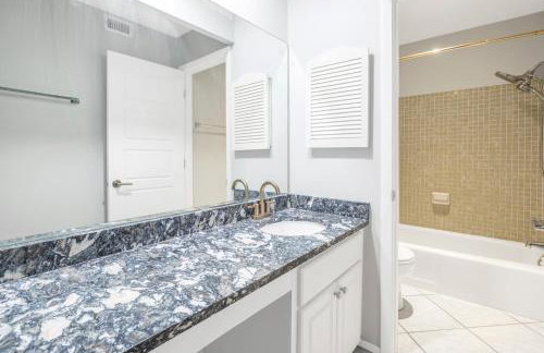 Private Patio, Walk to All! 5min- Siesta Keys Best Beach, 1min- Shopping Dining & Entertainment! - Foto 12