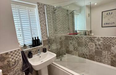 Elysian Escape, modern 5 bedroom house - Photo 17