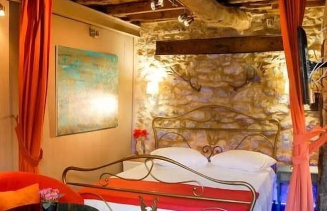 Antique Luxury Groundfloor Suite - Photo 4