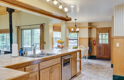 Mi-Wuk Village Vacation Rental with Multi-Level Deck - Foto 6