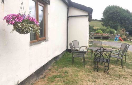 Charming 2-bed Apartment on Exmoor - Photo 4