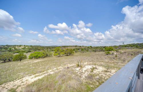 Center Point Countryside Cottage with Deck, Grill! - Photo 21