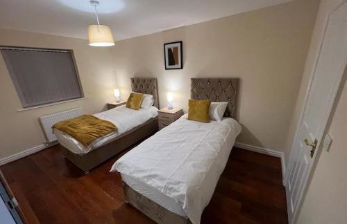 Big new house! 5BDR, sleeps 13, with parking - Foto 27