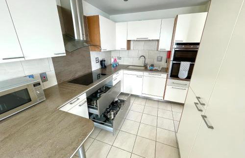 Quay & Sea View Spacious Modern Secure Parking - Photo 9