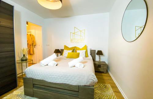 The Golden House * Parking * Garden - Foto 8